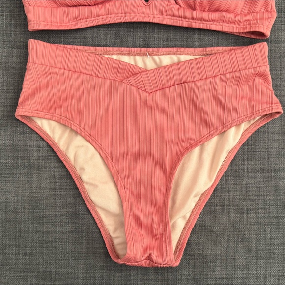 Pink Bikini - Picture 3 of 4